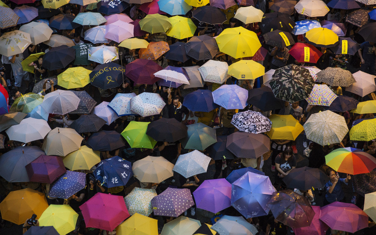 OMBRELLICOLORATIfoto_hong_kong_1_mese_proteste_getty_00